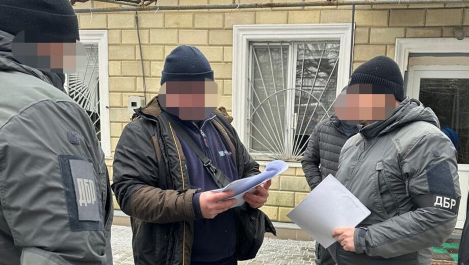 ДБР повідомило про підозру посадовцю КЕВ Херсона за зловживання при закупівлі дров для ЗСУ