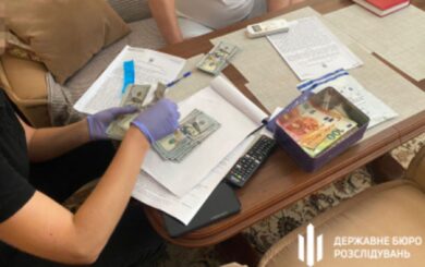 Судитимуть лікарку з Житомира за хабарі за оформлення інвалідності – ДБР