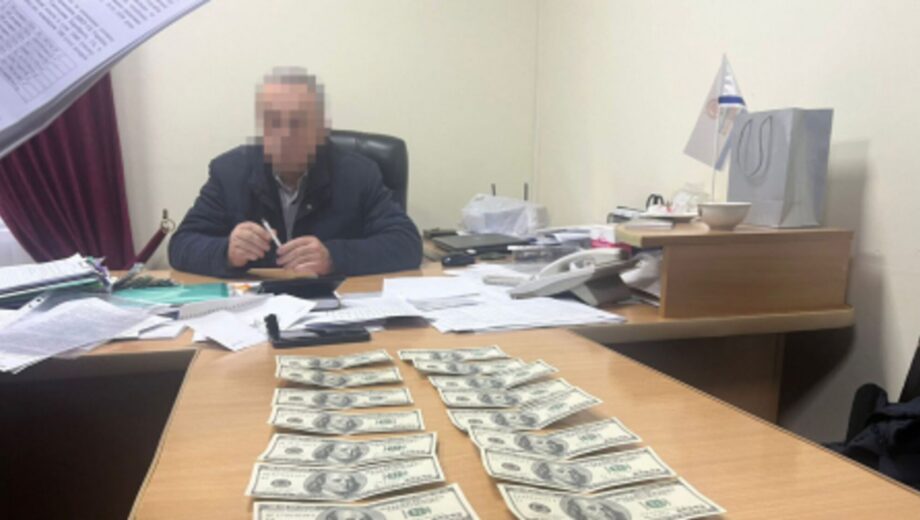 Керівник Хмельницької РДА за гроші допомагав військовозобовʼязаним отримати статус обмежено придатних