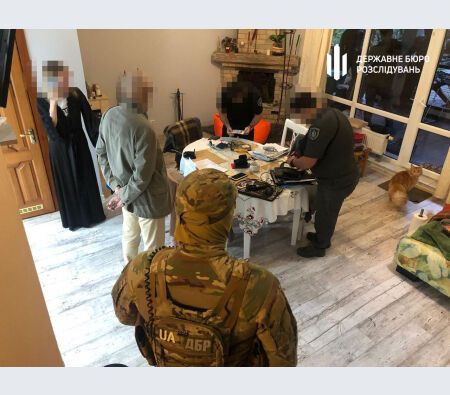 В Днепропетровской области командир воинской части закупил некачественную одежду для защитников Украины