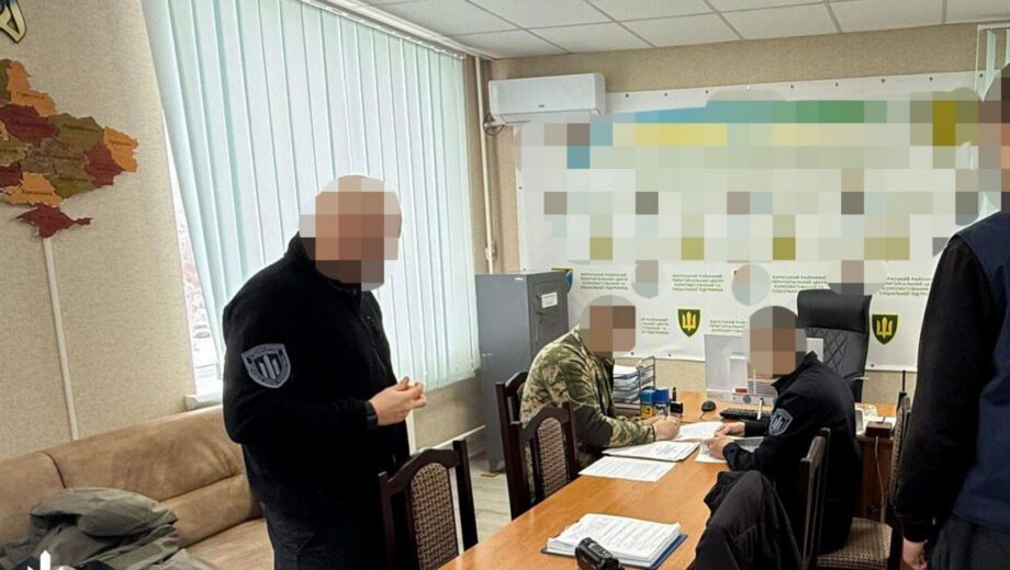 Заместителю начальника Ровенского ОТЦК и СП сообщено о подозрении во взяточничестве
