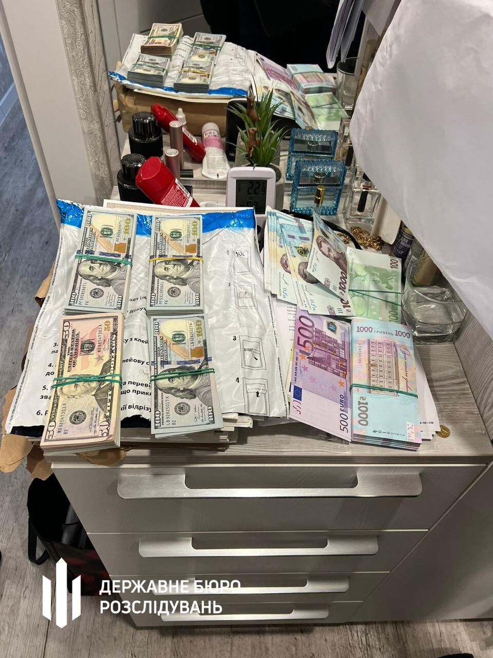 ГБР разоблачило чиновников Госпродпотребслужбы, требовавших миллионы с экспортеров сельскохозяйственной продукции