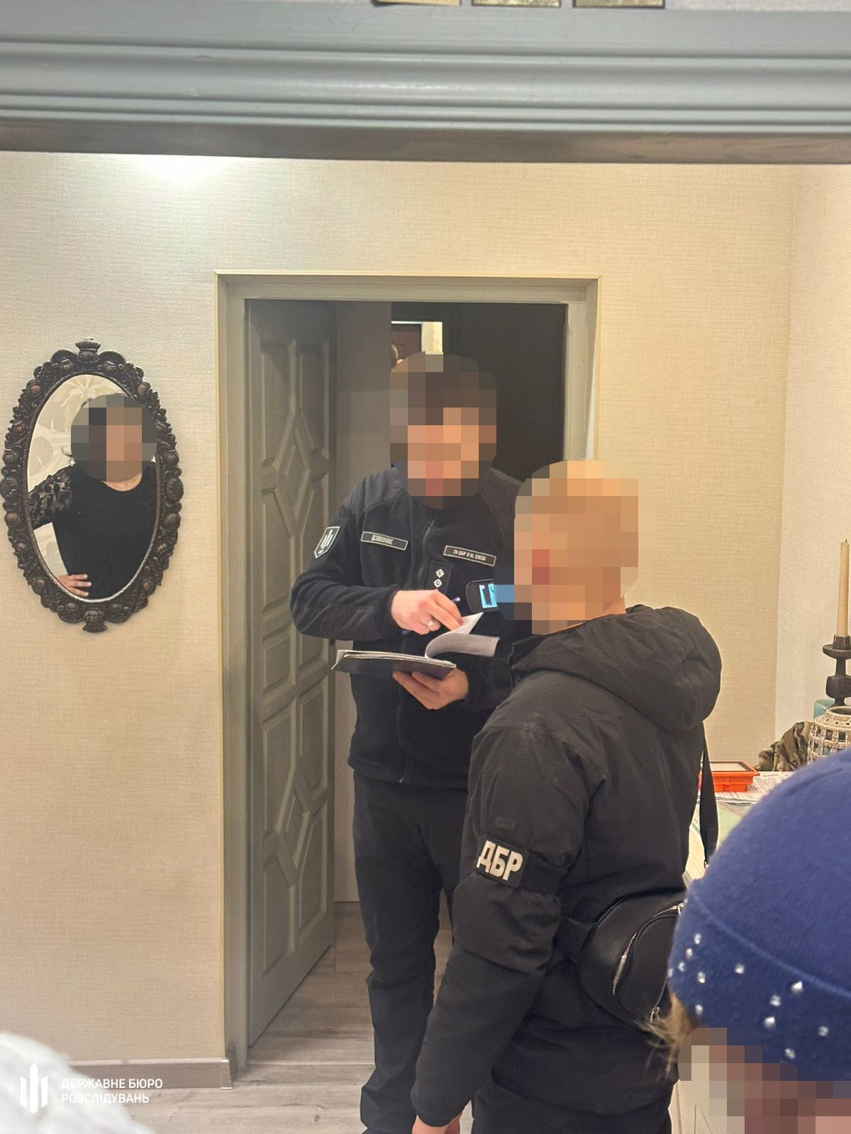 В Киеве разоблачили схему уклонения от мобилизации: чиновники продавали фиктивное опекунство (видео)