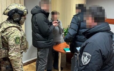 В Киеве разоблачили схему уклонения от мобилизации: чиновники продавали фиктивное опекунство (видео)
