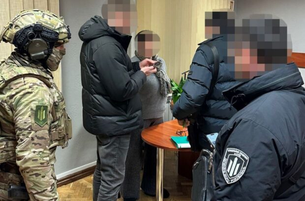 В Киеве разоблачили схему уклонения от мобилизации: чиновники продавали фиктивное опекунство (видео)