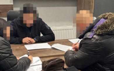 Правоохранитель выдавал себя за банковского работника и обманывал пенсионеров: дело передано в суд
