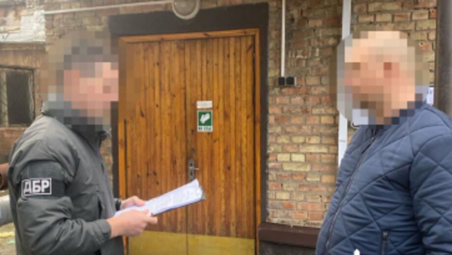 Посадовці зрубали 100-річні дуби на 60 млн грн: ДБР повідомило про підозру