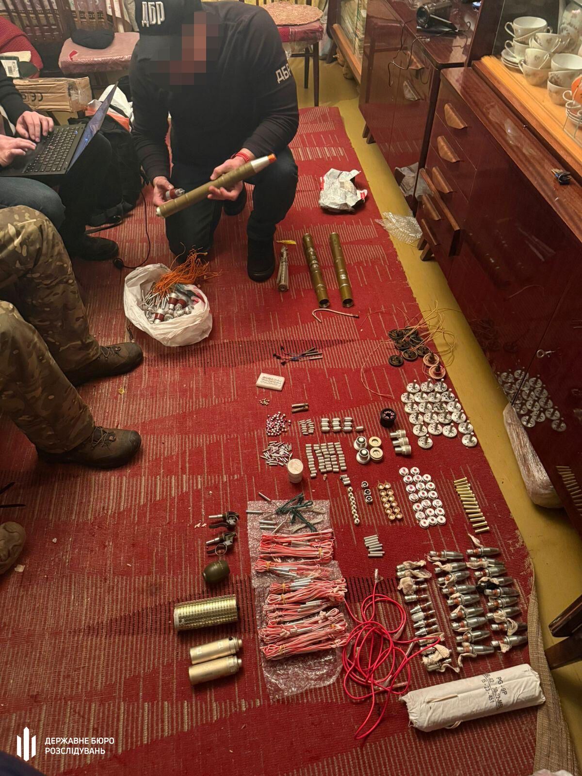 ДБР запобігло контрабанді бойових засобів з району бойових дій до Харкова