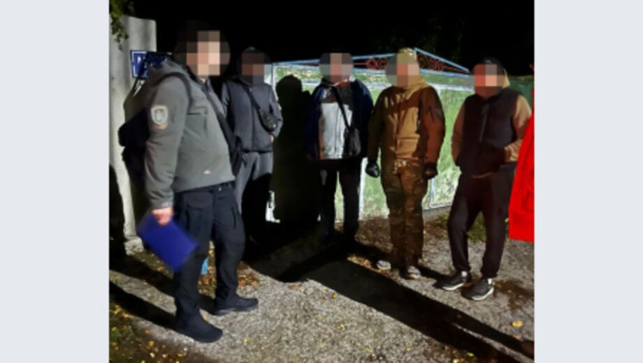 ДБР поймало военных с поличным — продавали дизельное топливо из части