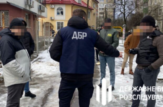 ДБР затримало правоохоронця, який за $10 000 допомагав влаштуватись на службу до прикордонників