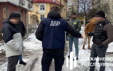ДБР задержал правоохранителя, который за $10 000 помогал устроиться на службу к пограничникам