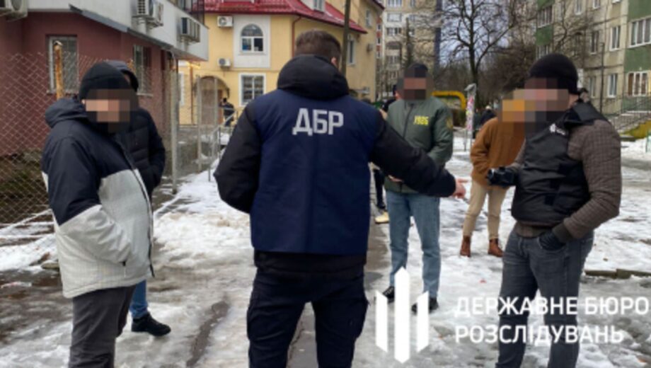 ДБР задержал правоохранителя, который за $10 000 помогал устроиться на службу к пограничникам