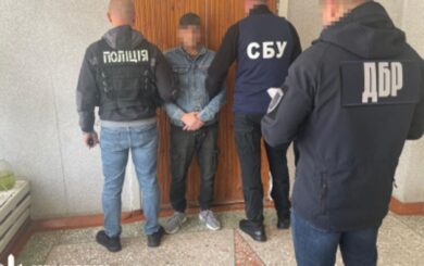 У Покровську правоохоронець торгував трофейною зброєю — викрили канал продажу