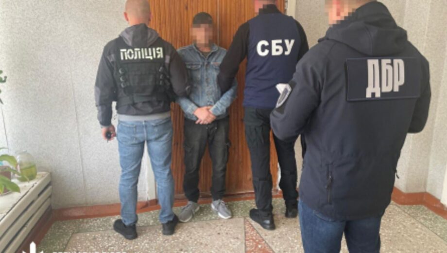 У Покровську правоохоронець торгував трофейною зброєю — викрили канал продажу