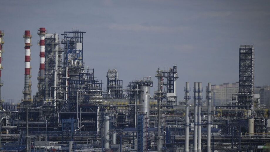 Рязанский нефтеперерабатывающий завод остановил работу после удара украинских дронов