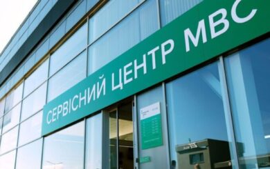 Экс-начальник сервисного центра МВД в Харькове Роман Золотухин задекларировал $510 тысяч наличными и миллионные активы семьи
