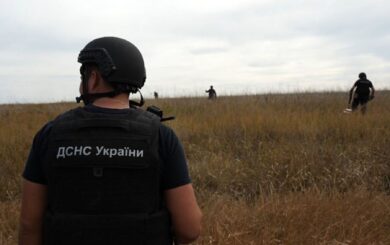В Харьковской области автомобиль пиротехников ГСЧС взорвался на неизвестном взрывном устройстве