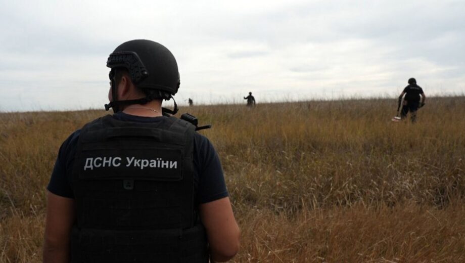 В Харьковской области автомобиль пиротехников ГСЧС взорвался на неизвестном взрывном устройстве
