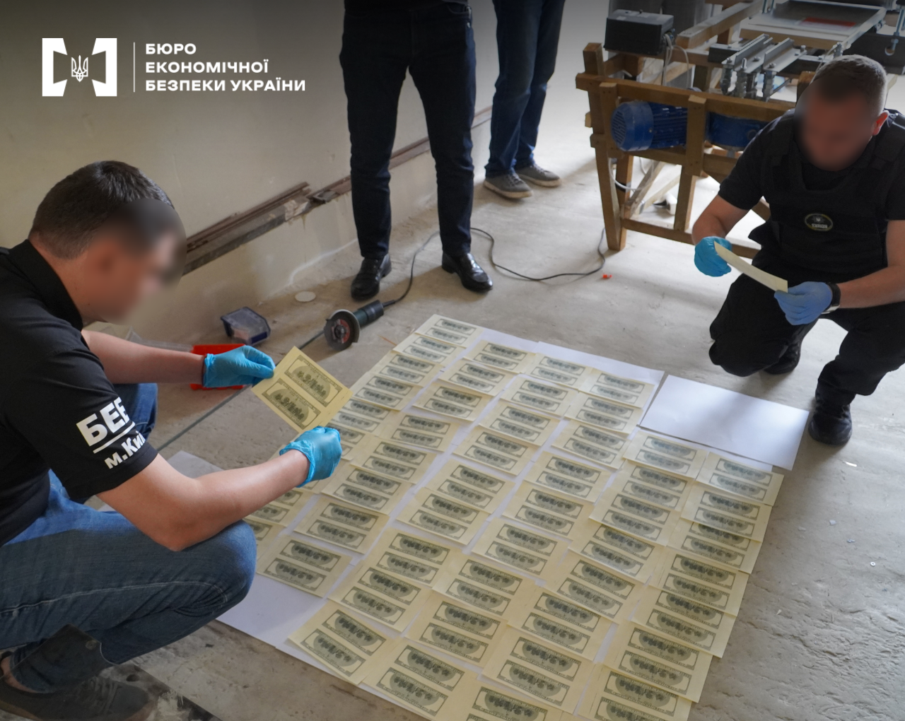 БЭБ разоблачило подпольную ''типографию'' долларов в г.Киев