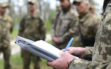 Исключенного вернули на учет — может ли выехать за границу