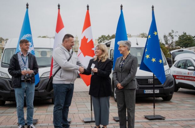 Помощь станет ближе: Украина получила »клиники» на колесах