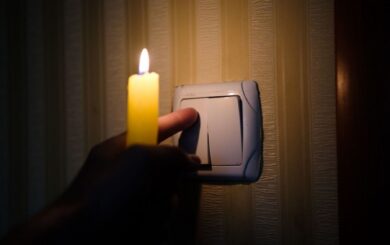 Через негоду без світла залишилися 67 населених пунктів в Україні: три людини загинули через отруєння газом