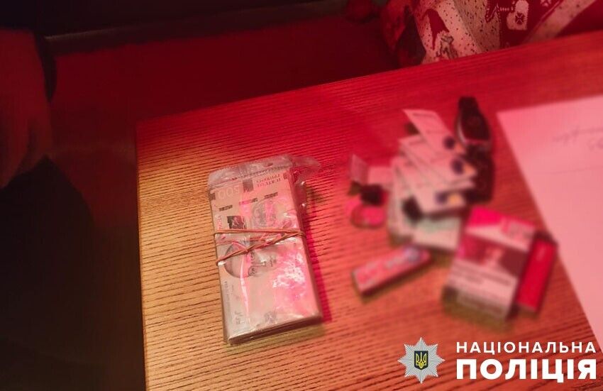 У Києві чиновника викрили на хабарі