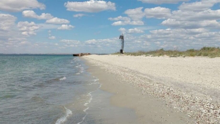 Російські війська перекидають річкові катери на Кінбурнську косу для контролю території