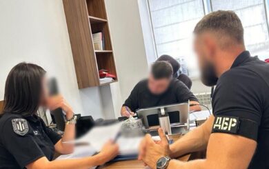 8 млн гривень збитків: чиновника обвинувачують у завищенні цін на вимірювачі швидкості
