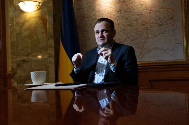 Українців попереджають про ”хмару мігрантів”: Кулеба пояснив, що насправді відбувається