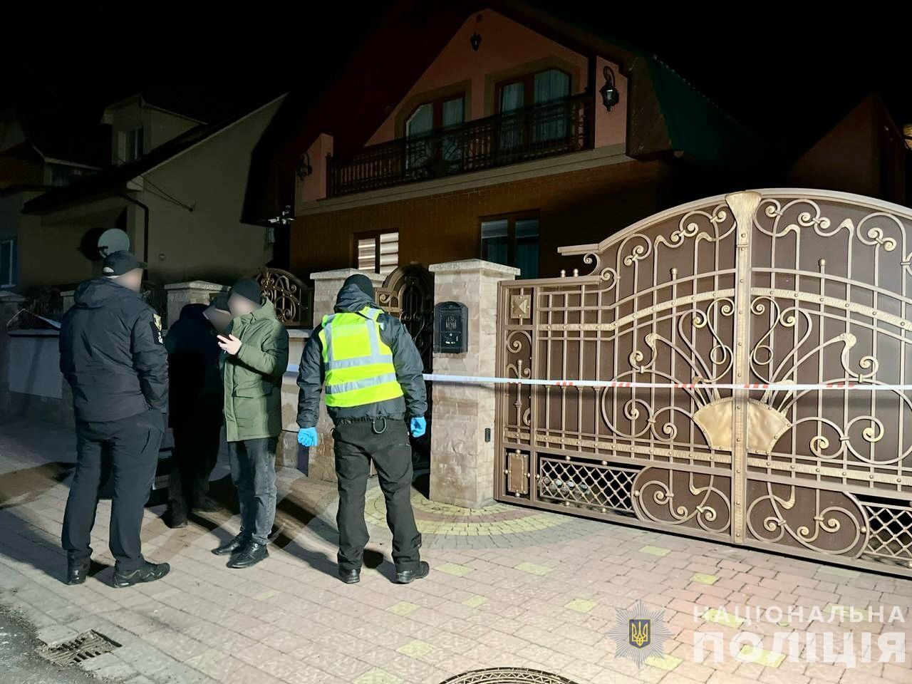 Слідчі кваліфікують справу, як умисне пошкодження чужого майна, вчинене шляхом вибуху