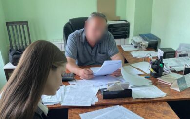 Насолили на мільйон: посадовця ШЕУ підозрюють у переплаті з бюджету Києва