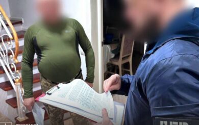 Во Львовской области разоблачили офицера, который привлекал солдат к укладке брусчатки