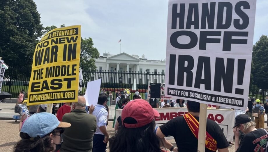 »Нет войне с Ираном»: тысячи американцев вышли на улицы после атаки Трампа