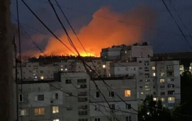 Масштабный пожар и взрывы в оккупированном Луганске: ВСУ нанесли новый удар