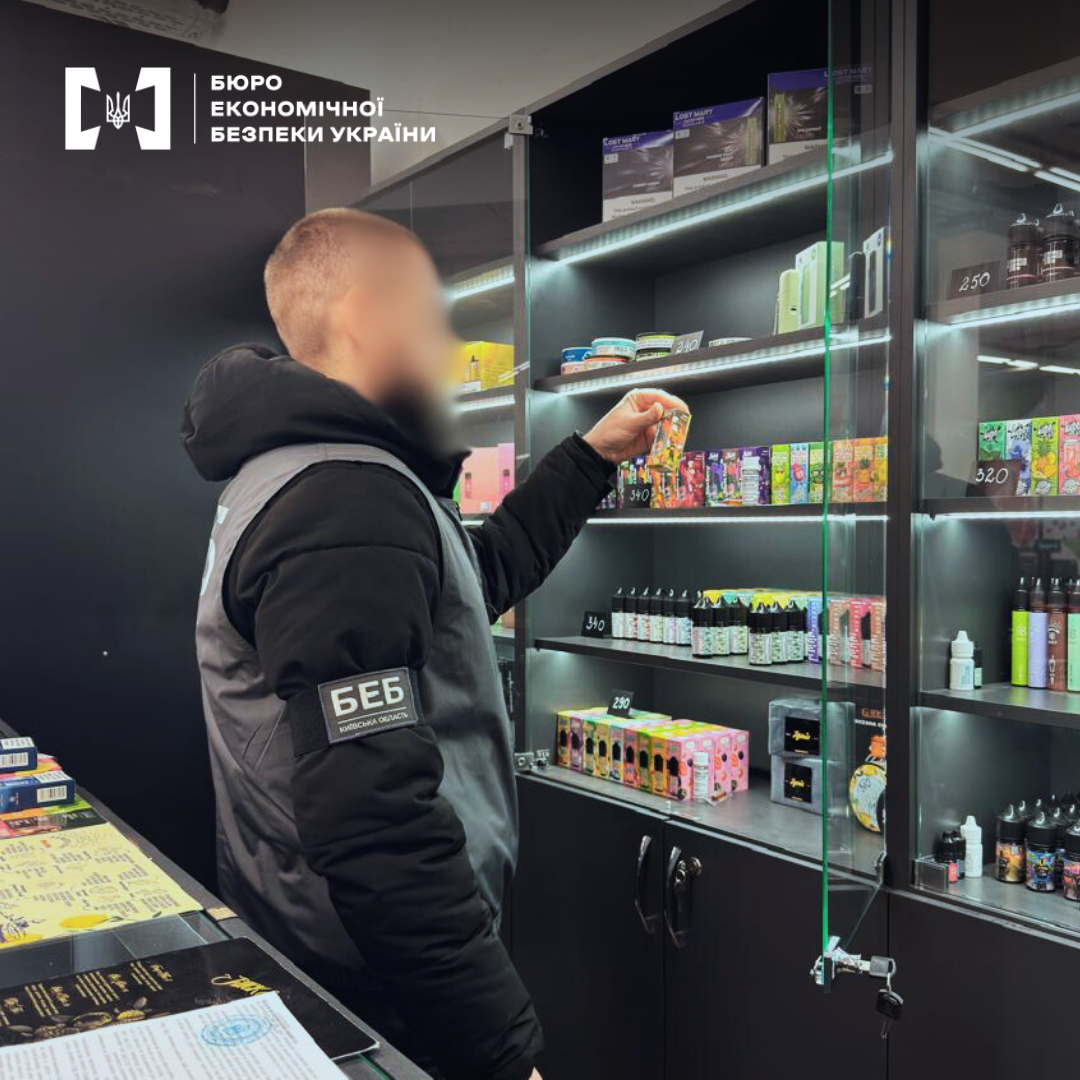 БЭБ в Киевской области ликвидировало нелегальную сеть продажи табака и электронных сигарет