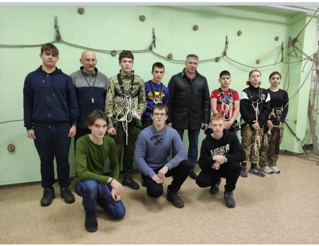 Парни из ''Рыцарской победы'' и Юрий Петрик