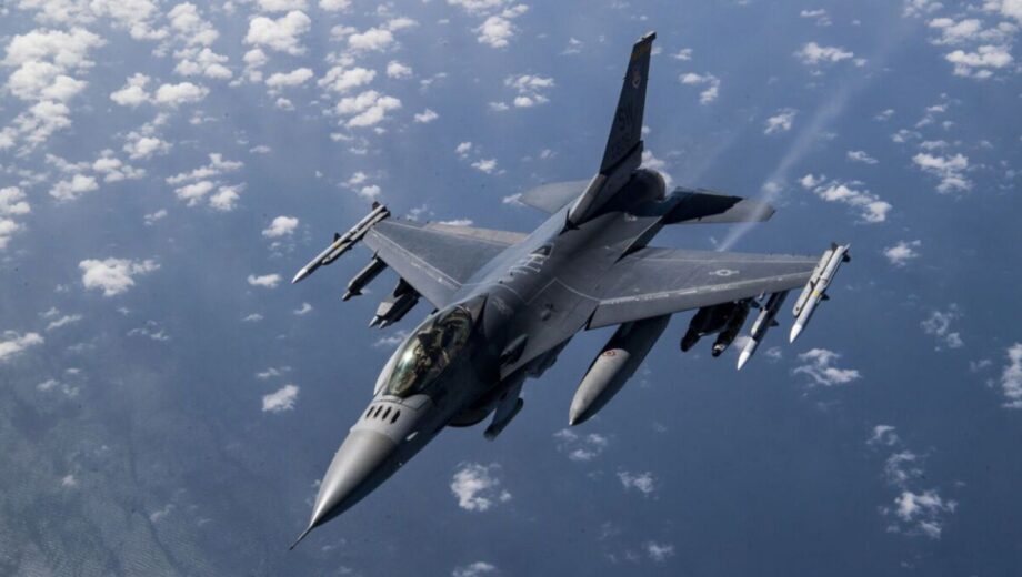F-16, ПВО и бронемашина: Украину усилят военной техникой