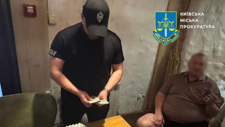 Полмиллиона за кресло: в Киеве задержали аферистов, которые »продавали» руководящий пост на госпредприятии НААН