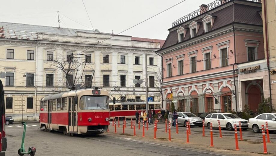 В Киеве временно изменят движение трамваев из-за ремонта на Кирилловской улице