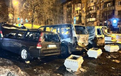 Полиция и СБУ разоблачили агентов россии, поджигавших машины военных