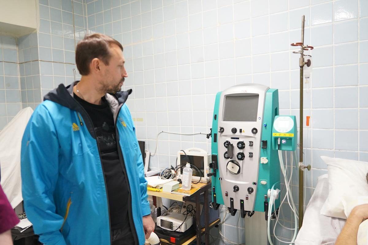 БФ ''Надія'' з партнерами передали 11 апаратів ''штучної нирки'' для порятунку військових