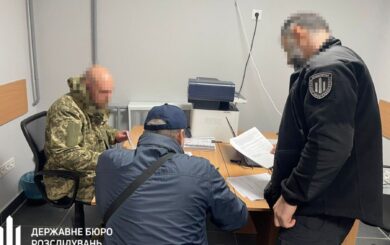 Дружина полковника отримала майже мільйон ”бойових” виплат, жодного разу не зʼявившись на службі