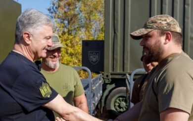 Порошенко у свій день народження передав в Сумську область дрони та техніку