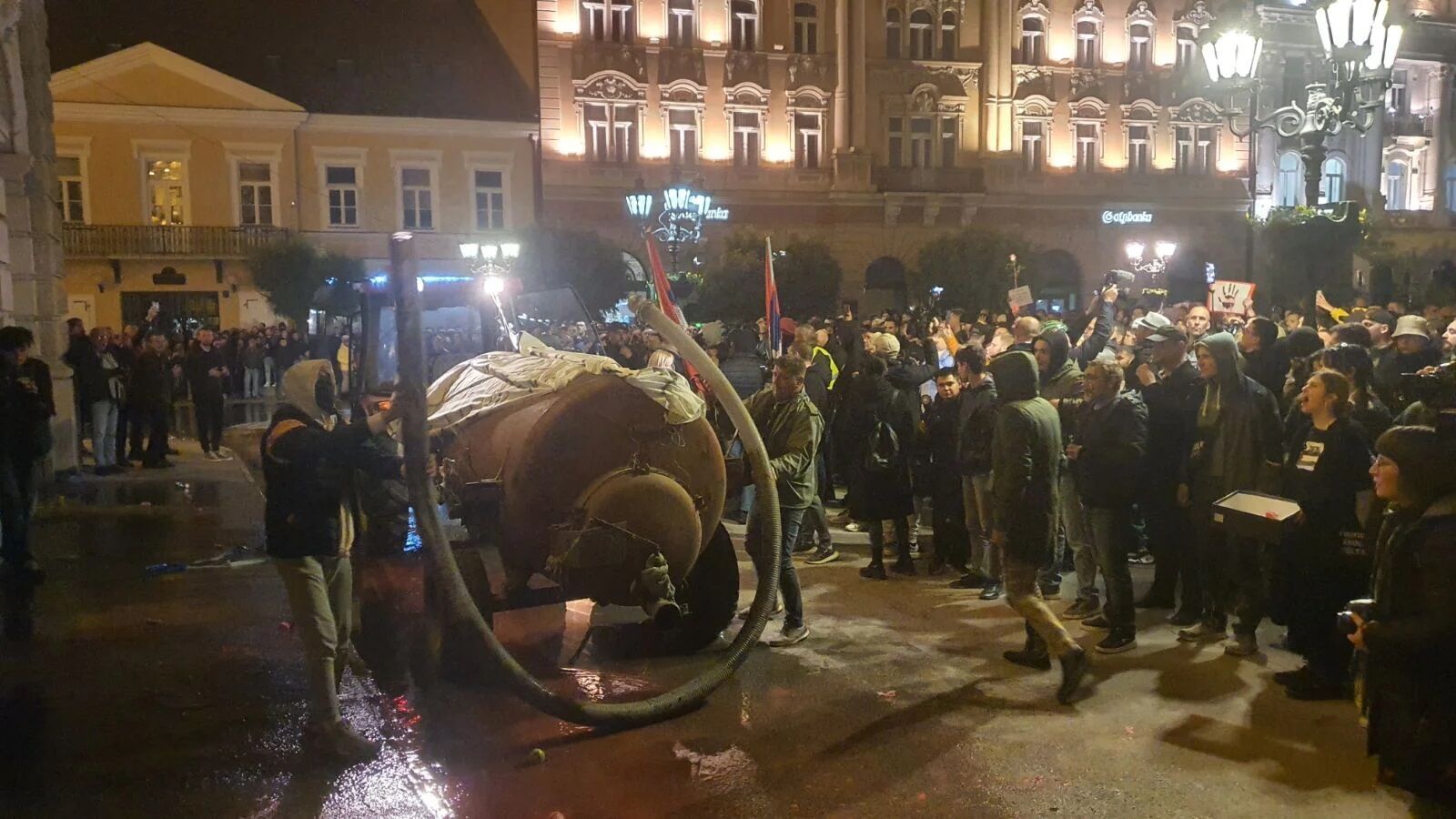 Протести в сербському Новому Саді: після трагедії на вокзалі тисячі вимагали відставки влади (фото)