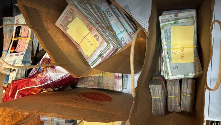 У Кіровоградській області податківиця допомогла бізнесмену ухилитися від сплати податків