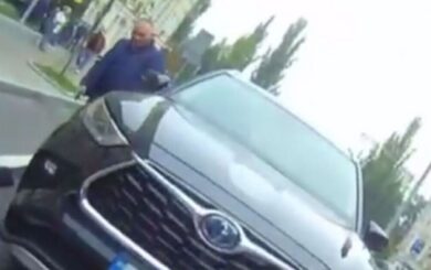 У Києві водій побив інспекторку через зауваження про неправильне паркування