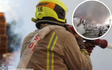 В Днепре ракеты уничтожили склад АТБ: дым был виден из разных районов города