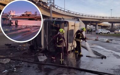 На Выдубичах грузовик пробил ограждение моста и упал вниз