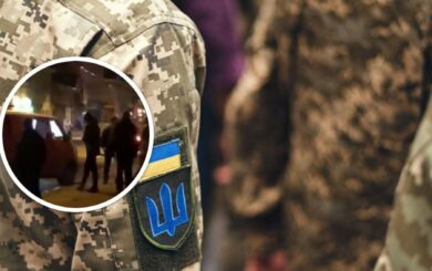 Чоловік вибив пістолетом вікно в автобусі ТЦК, де знаходилися затримані з Харкова